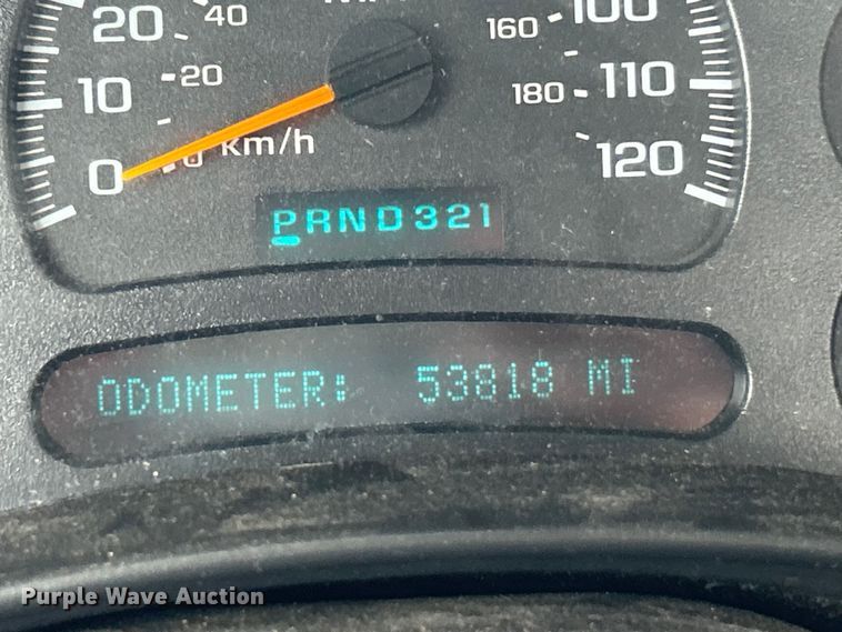 image for item ET3073 2005 Chevrolet Silverado 3500 flatbed pickup truck