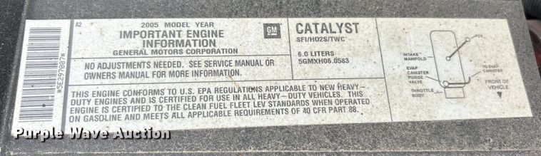 image for item ET3073 2005 Chevrolet Silverado 3500 flatbed pickup truck