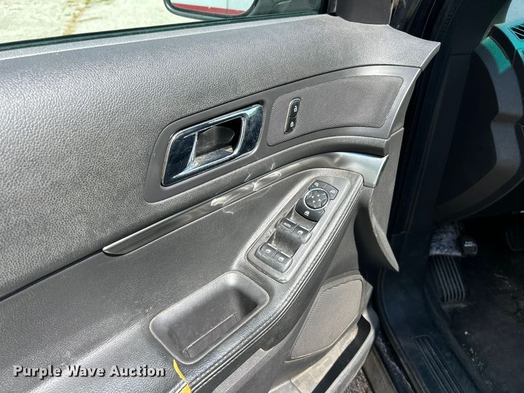 image for item ET3074 2013 Ford Explorer Police Interceptor SUV