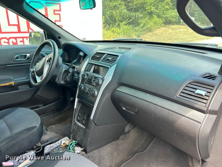 image for item ET3074 2013 Ford Explorer Police Interceptor SUV