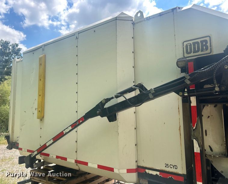 image for item ET3076 ODB SSL300S25 leaf vacuum truck bed