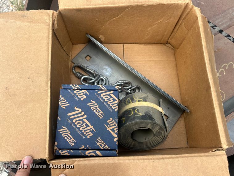 image for item ET3076 ODB SSL300S25 leaf vacuum truck bed