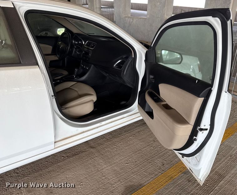 image for item EU2060 2011 Dodge Avenger 