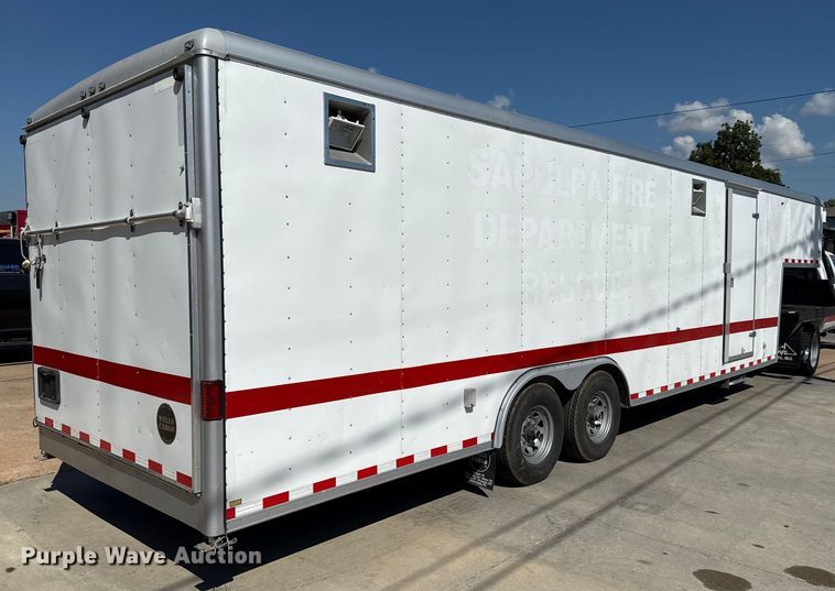 image for item EU2147 2005 Wells Cargo Inc CVG3425 enclosed cargo trailer