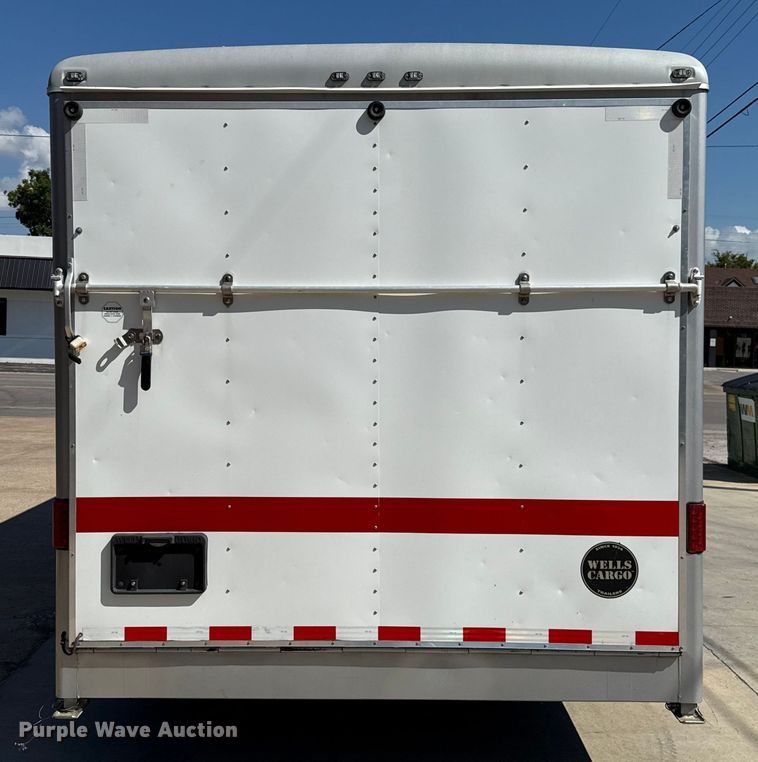 image for item EU2147 2005 Wells Cargo Inc CVG3425 enclosed cargo trailer