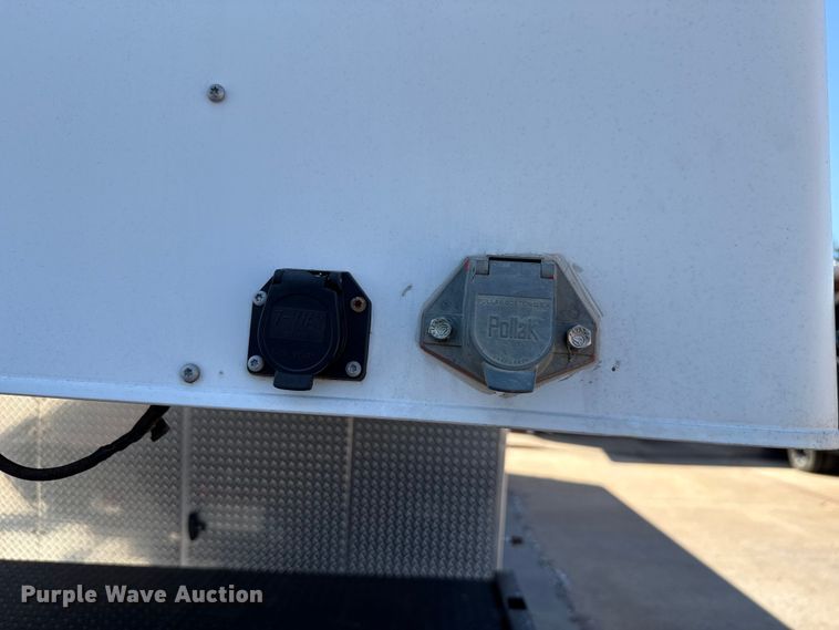 image for item EU2147 2005 Wells Cargo Inc CVG3425 enclosed cargo trailer