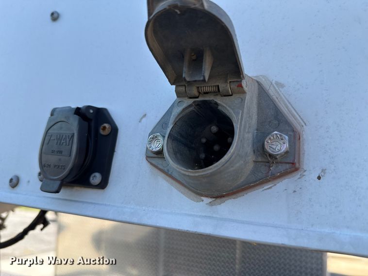 image for item EU2147 2005 Wells Cargo Inc CVG3425 enclosed cargo trailer