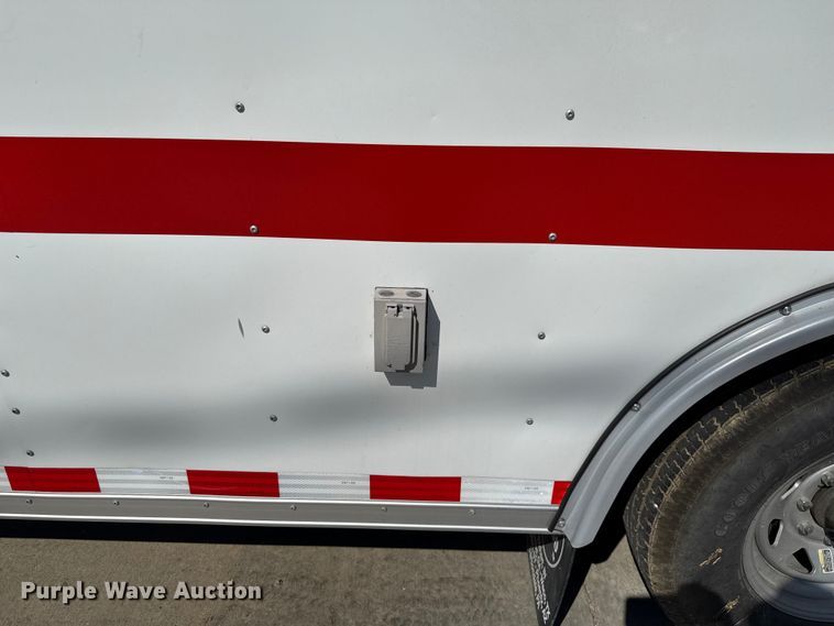 image for item EU2147 2005 Wells Cargo Inc CVG3425 enclosed cargo trailer