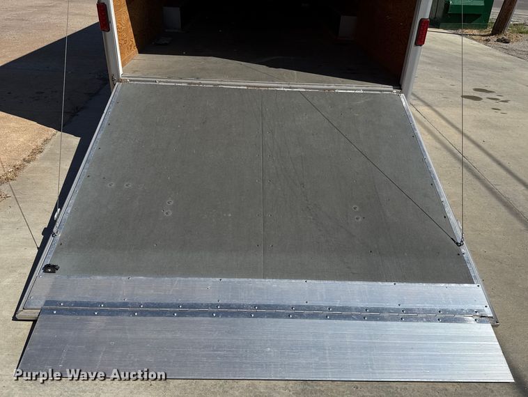 image for item EU2147 2005 Wells Cargo Inc CVG3425 enclosed cargo trailer
