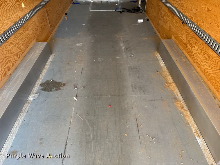 image for item EU2147 2005 Wells Cargo Inc CVG3425 enclosed cargo trailer