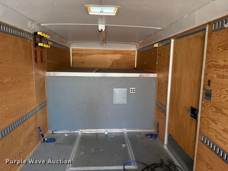 image for item EU2147 2005 Wells Cargo Inc CVG3425 enclosed cargo trailer