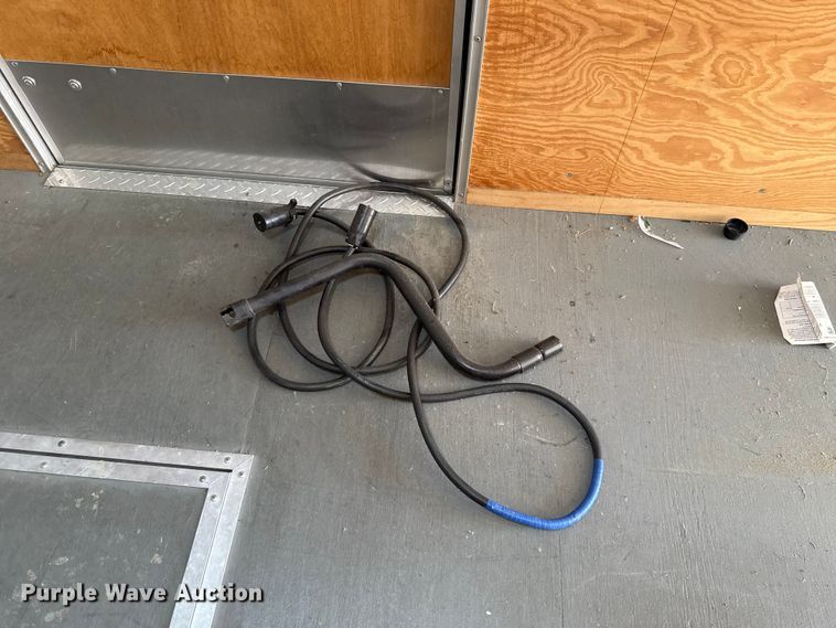 image for item EU2147 2005 Wells Cargo Inc CVG3425 enclosed cargo trailer