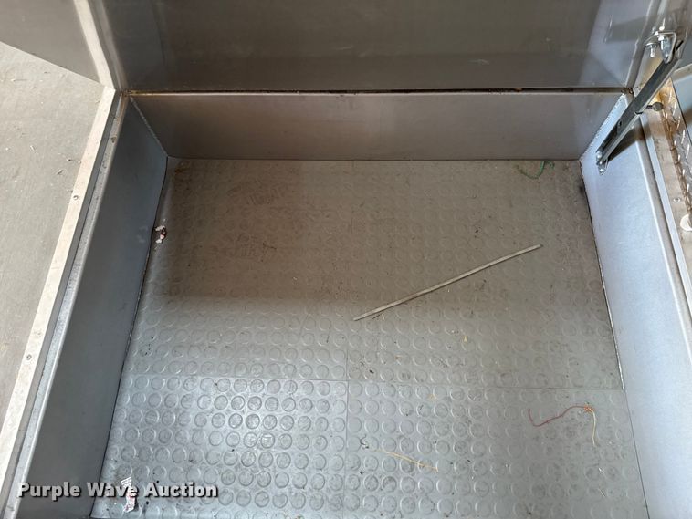 image for item EU2147 2005 Wells Cargo Inc CVG3425 enclosed cargo trailer