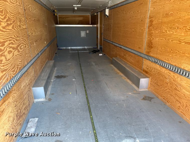 image for item EU2147 2005 Wells Cargo Inc CVG3425 enclosed cargo trailer