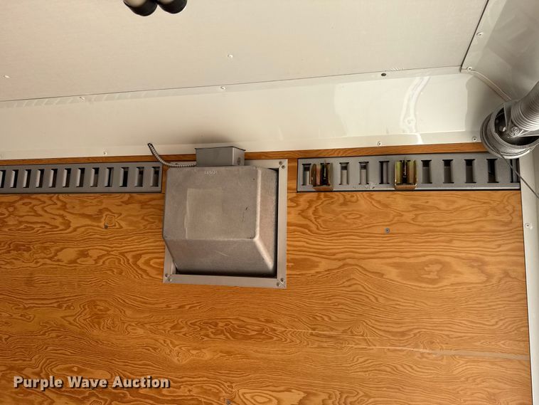 image for item EU2147 2005 Wells Cargo Inc CVG3425 enclosed cargo trailer