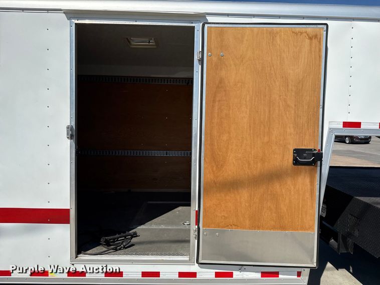 image for item EU2147 2005 Wells Cargo Inc CVG3425 enclosed cargo trailer