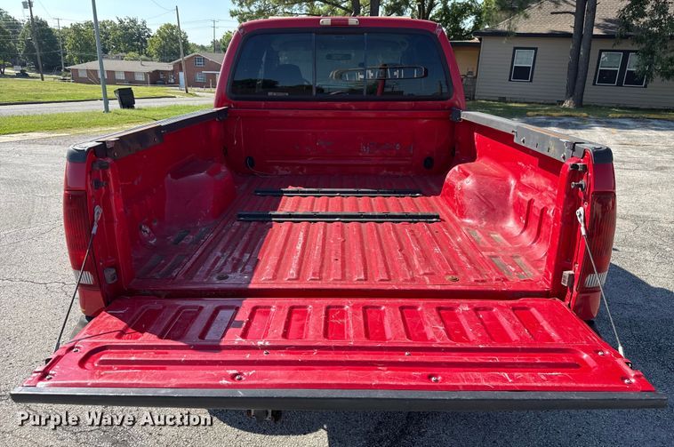 image for item EU2148 2004 Ford F350 Super Duty  Crew Cab pickup truck