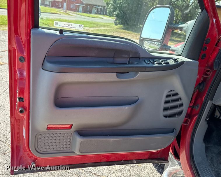 image for item EU2148 2004 Ford F350 Super Duty  Crew Cab pickup truck