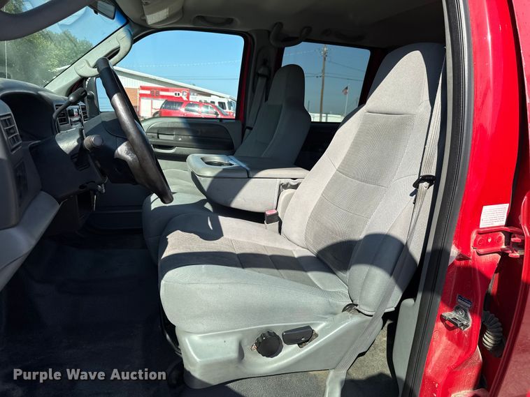 image for item EU2148 2004 Ford F350 Super Duty  Crew Cab pickup truck