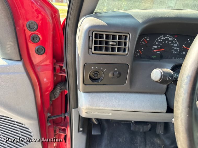 image for item EU2148 2004 Ford F350 Super Duty  Crew Cab pickup truck