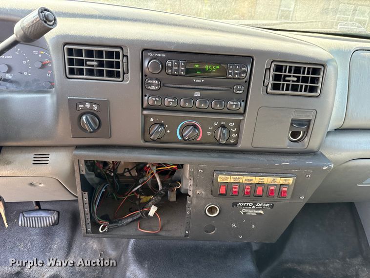 image for item EU2148 2004 Ford F350 Super Duty  Crew Cab pickup truck