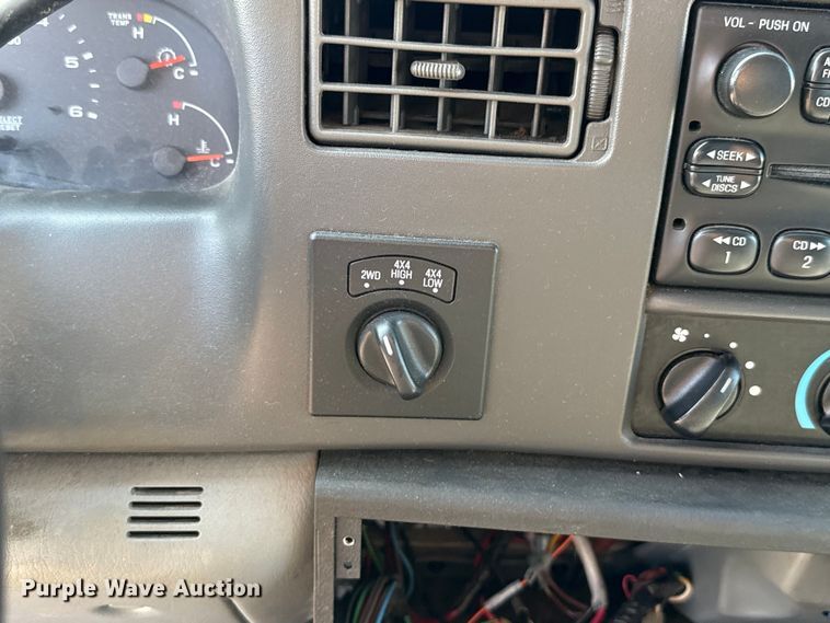 image for item EU2148 2004 Ford F350 Super Duty  Crew Cab pickup truck