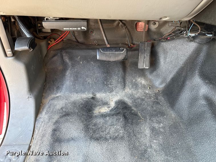 image for item EU2148 2004 Ford F350 Super Duty  Crew Cab pickup truck