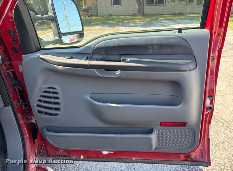 image for item EU2148 2004 Ford F350 Super Duty  Crew Cab pickup truck