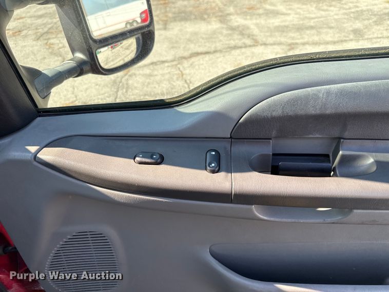 image for item EU2148 2004 Ford F350 Super Duty  Crew Cab pickup truck