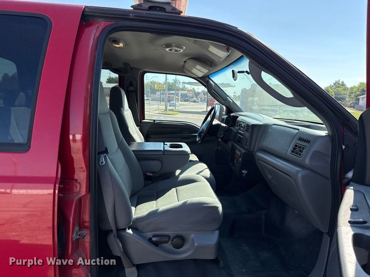 image for item EU2148 2004 Ford F350 Super Duty  Crew Cab pickup truck