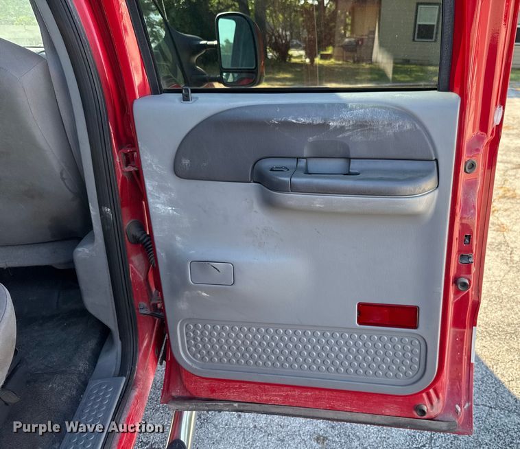 image for item EU2148 2004 Ford F350 Super Duty  Crew Cab pickup truck