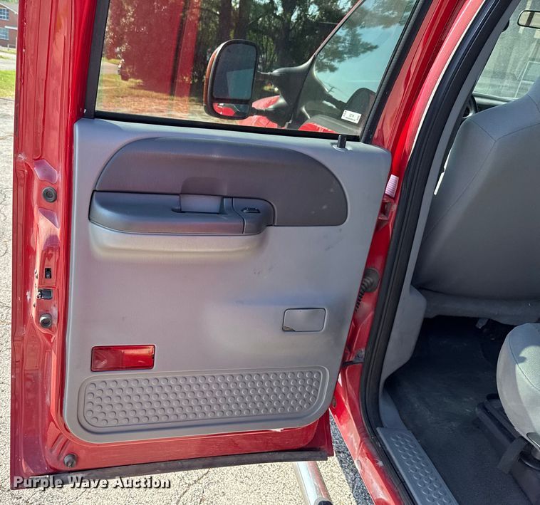 image for item EU2148 2004 Ford F350 Super Duty  Crew Cab pickup truck