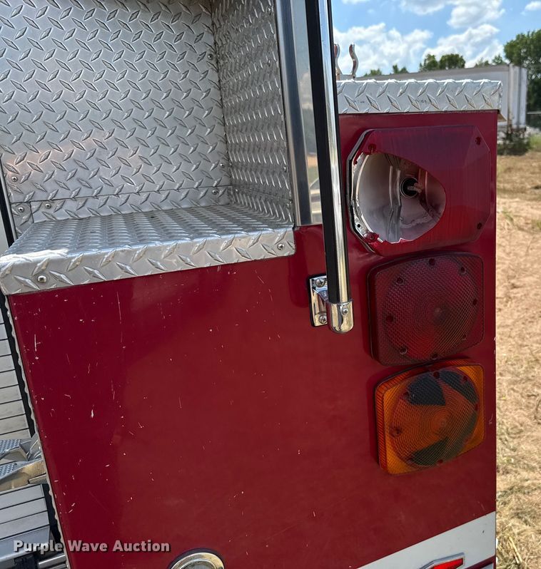 image for item EU2150 1997 Pierce Manufacturing Quantum pumper fire truck