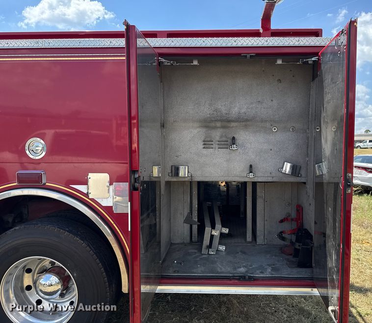 image for item EU2150 1997 Pierce Manufacturing Quantum pumper fire truck