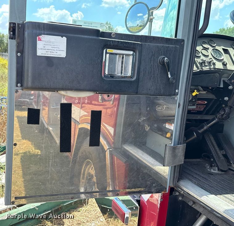 image for item EU2150 1997 Pierce Manufacturing Quantum pumper fire truck