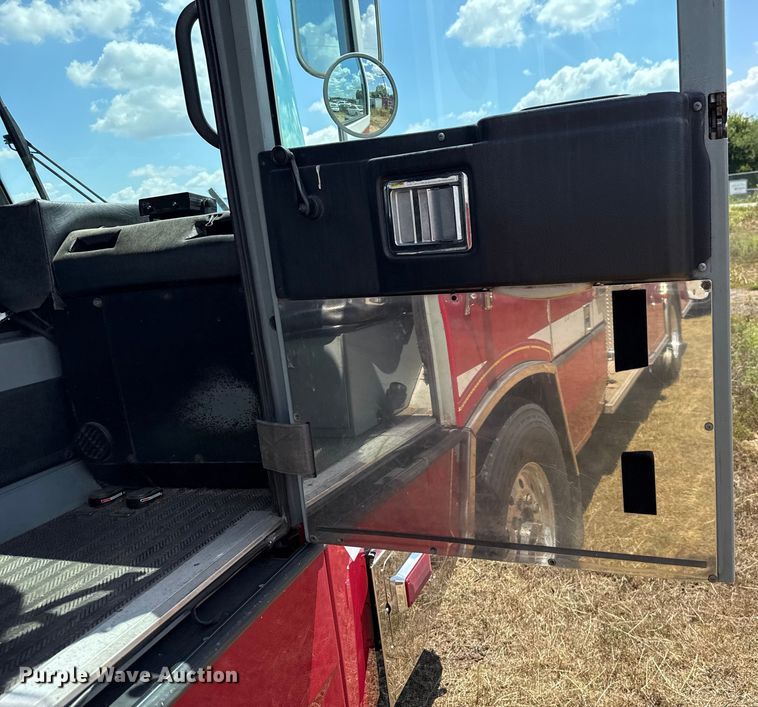 image for item EU2150 1997 Pierce Manufacturing Quantum pumper fire truck