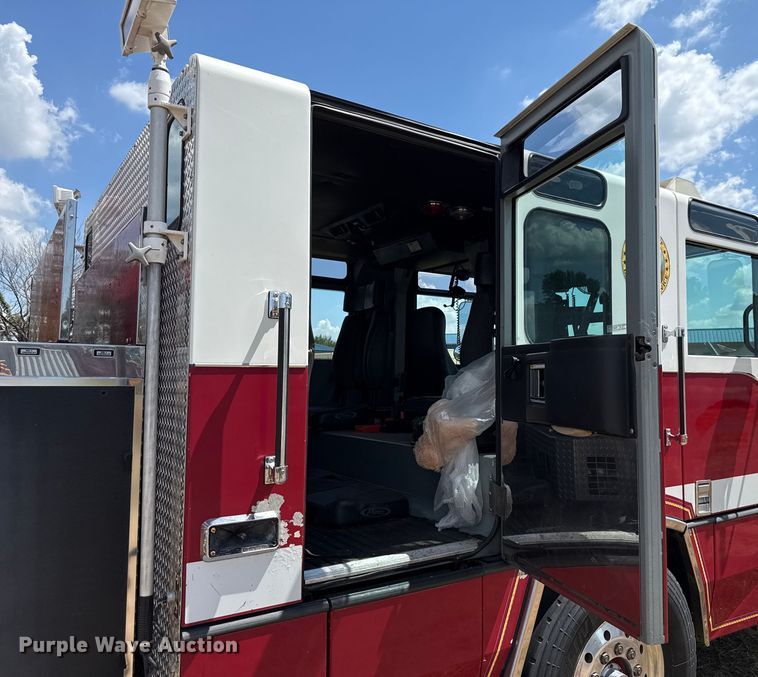 image for item EU2150 1997 Pierce Manufacturing Quantum pumper fire truck
