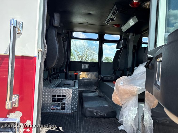 image for item EU2150 1997 Pierce Manufacturing Quantum pumper fire truck