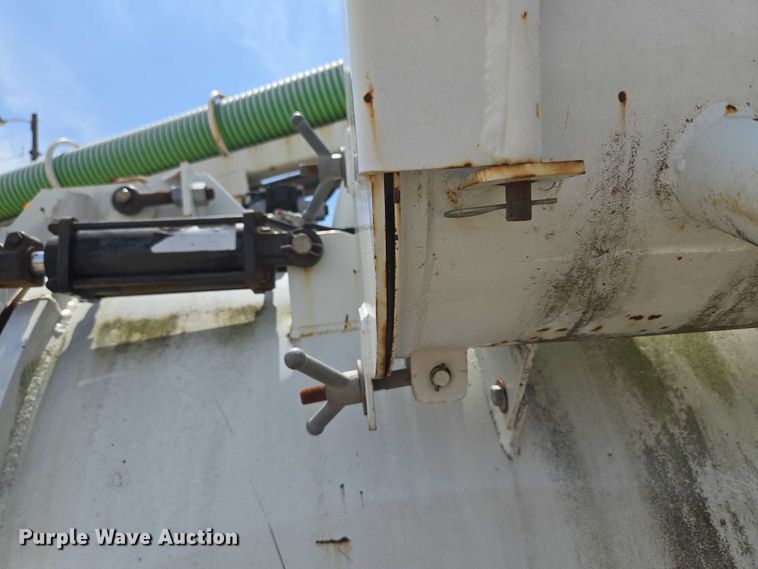 image for item EU3587 Vacuum trailer