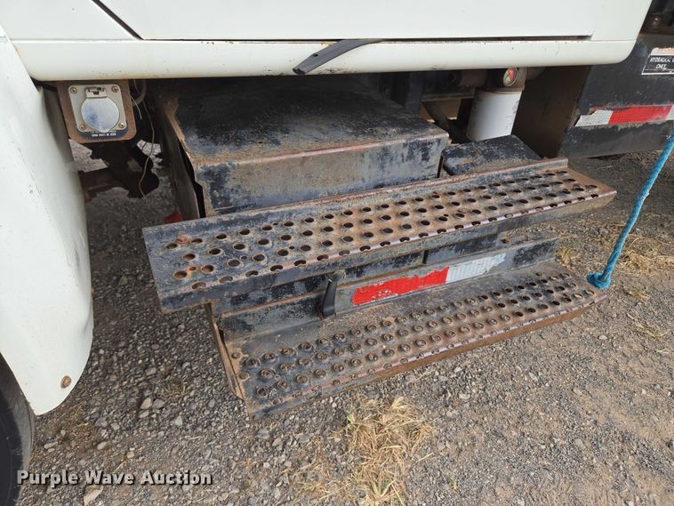 image for item EU3589 1991 International 4700 dump truck