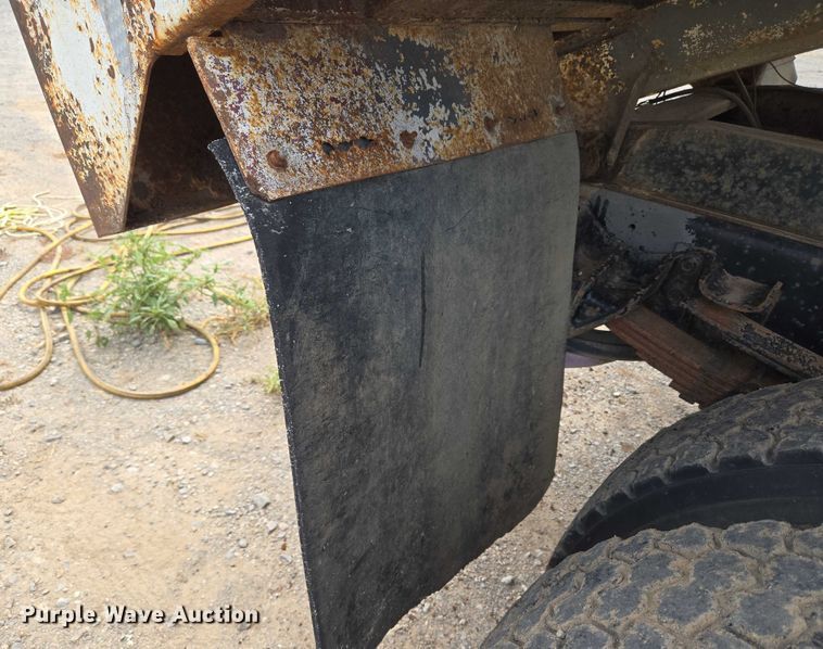 image for item EU3589 1991 International 4700 dump truck