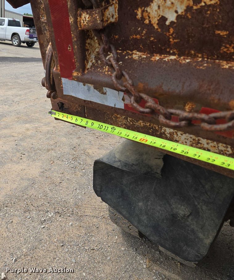 image for item EU3589 1991 International 4700 dump truck