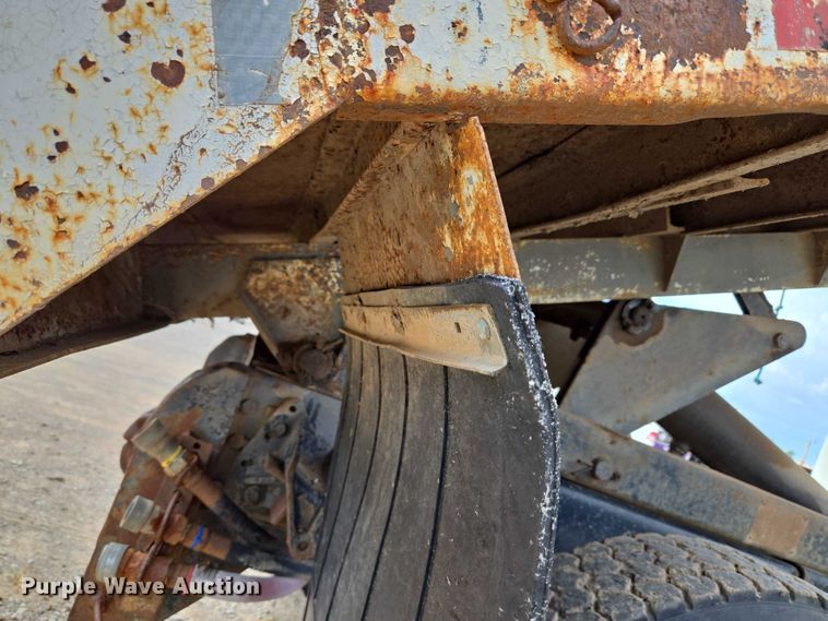 image for item EU3589 1991 International 4700 dump truck