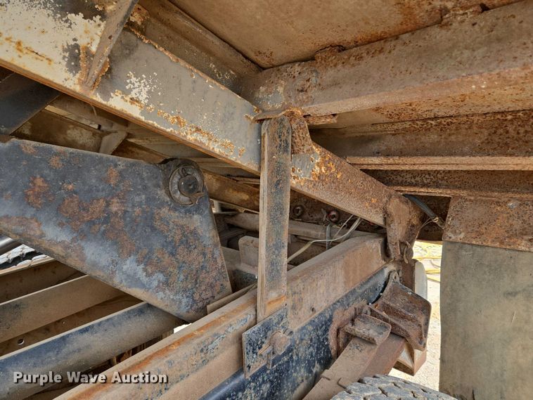 image for item EU3589 1991 International 4700 dump truck