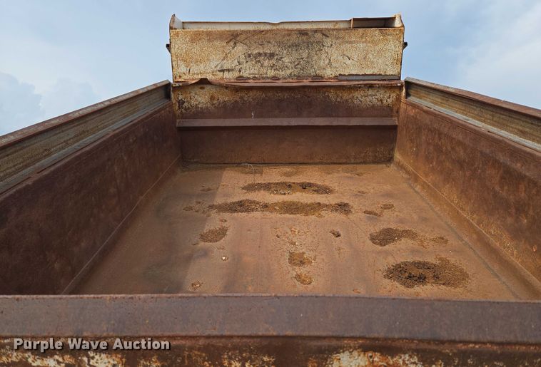 image for item EU3589 1991 International 4700 dump truck