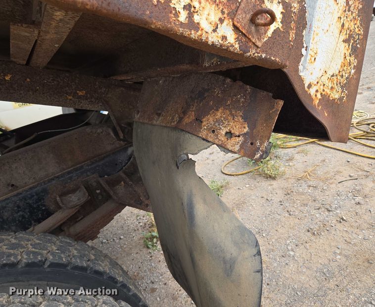 image for item EU3589 1991 International 4700 dump truck