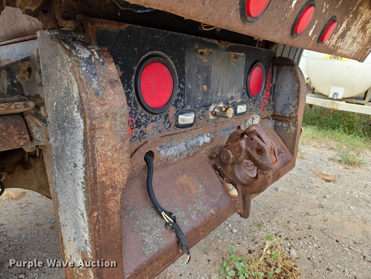 image for item EU3589 1991 International 4700 dump truck