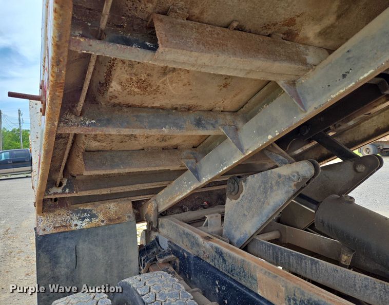 image for item EU3589 1991 International 4700 dump truck