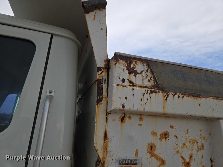 image for item EU3589 1991 International 4700 dump truck