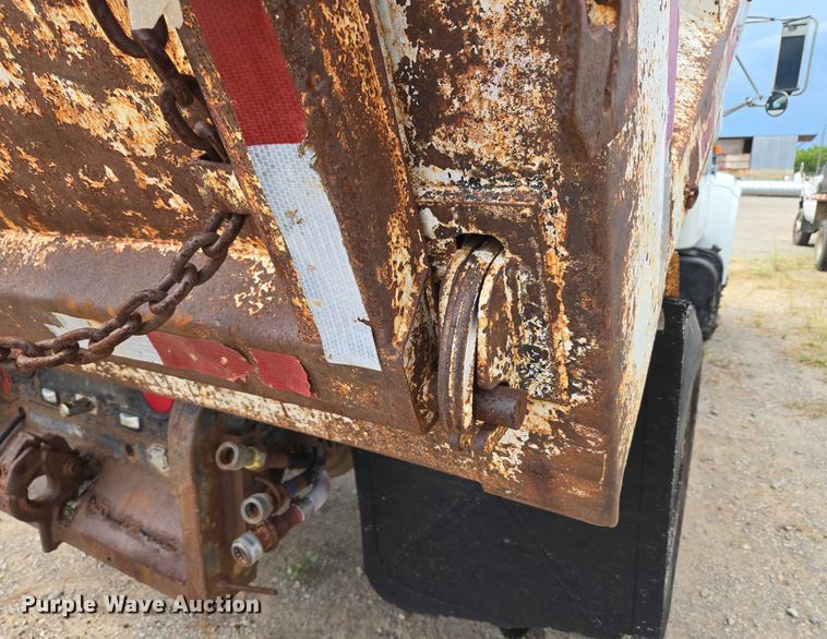 image for item EU3589 1991 International 4700 dump truck